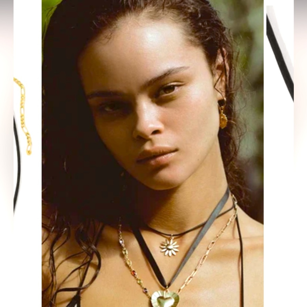 Vanessa Mooney daisy choker necklace ❤️🔥🍒